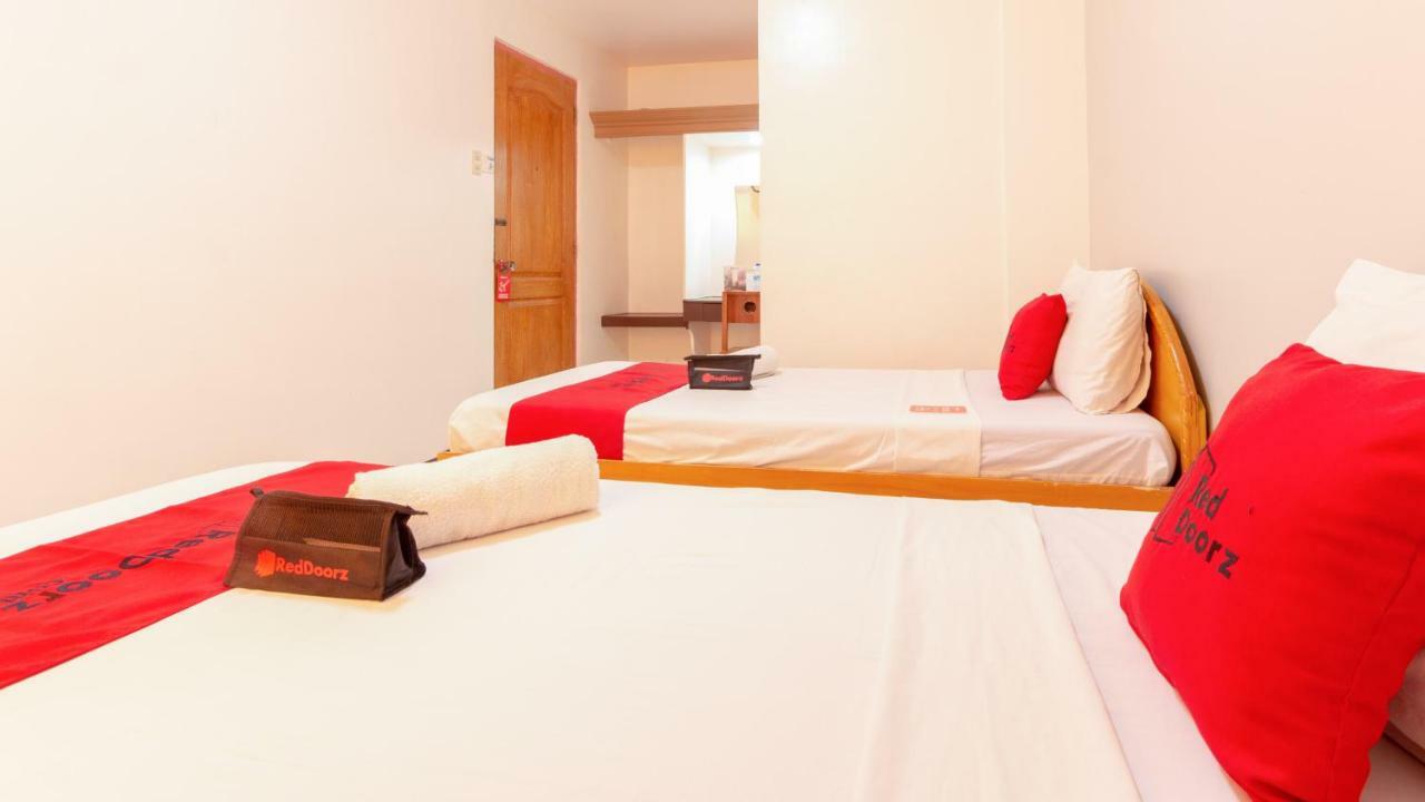 Reddoorz @ Paterno Street Tacloban Hotell Exteriör bild