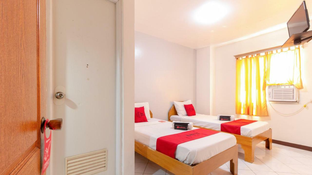 Reddoorz @ Paterno Street Tacloban Hotell Exteriör bild
