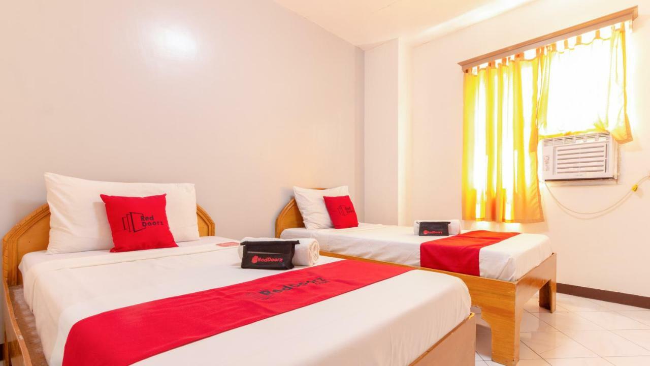 Reddoorz @ Paterno Street Tacloban Hotell Exteriör bild