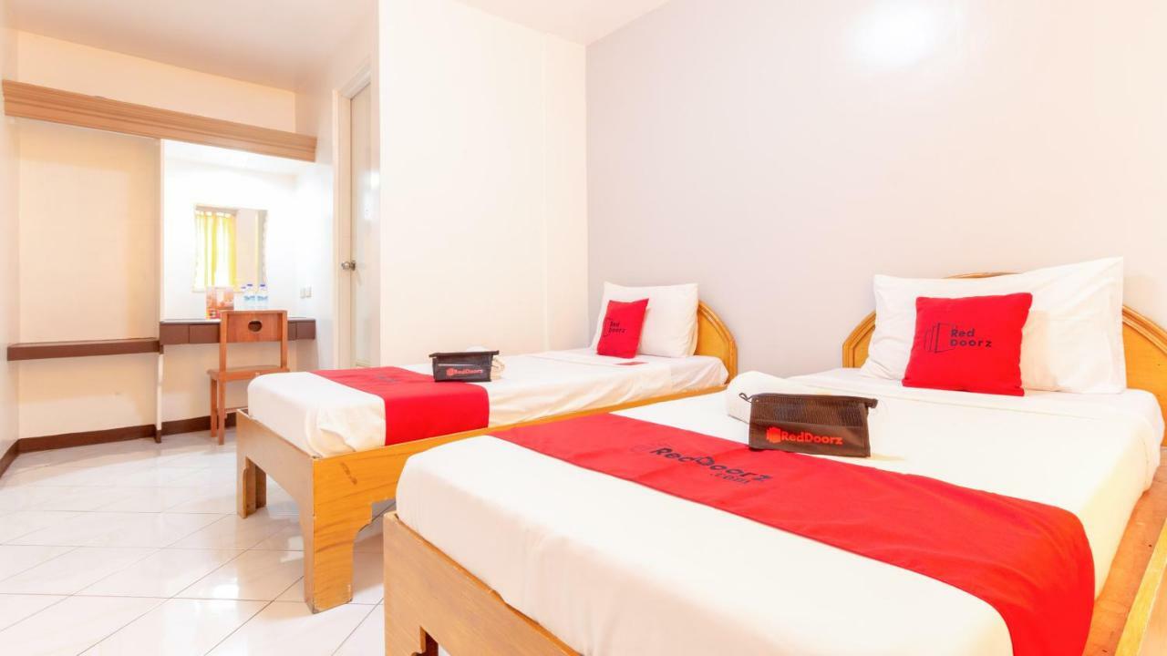 Reddoorz @ Paterno Street Tacloban Hotell Exteriör bild