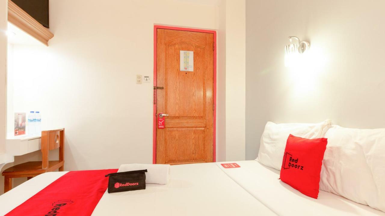Reddoorz @ Paterno Street Tacloban Hotell Exteriör bild