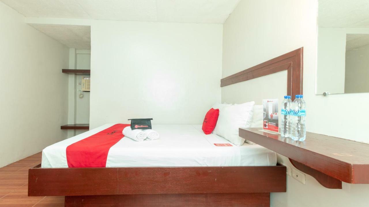 Reddoorz @ Paterno Street Tacloban Hotell Exteriör bild