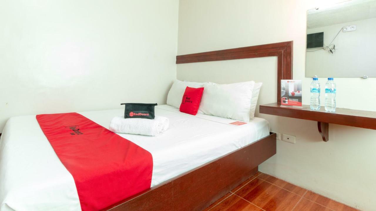 Reddoorz @ Paterno Street Tacloban Hotell Exteriör bild