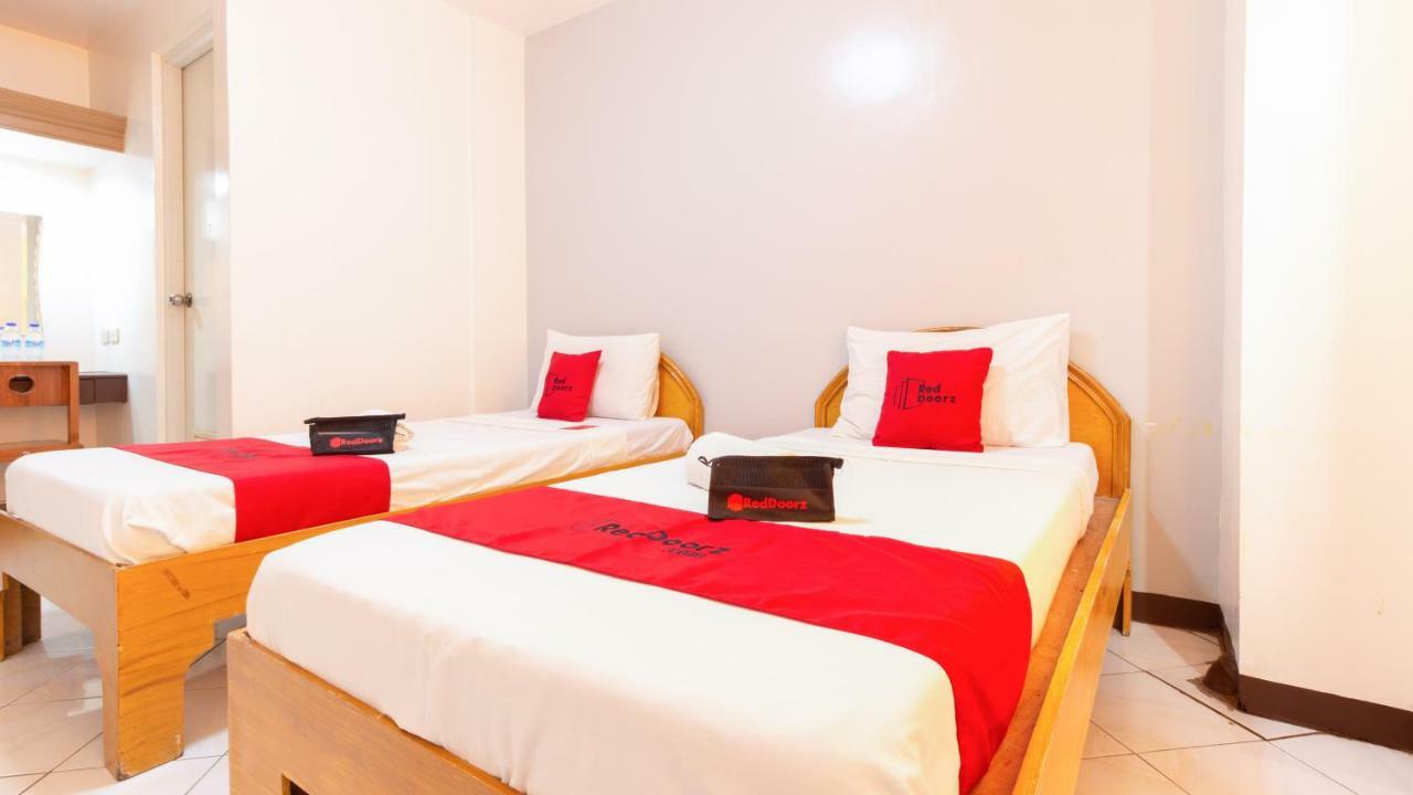 Reddoorz @ Paterno Street Tacloban Hotell Exteriör bild