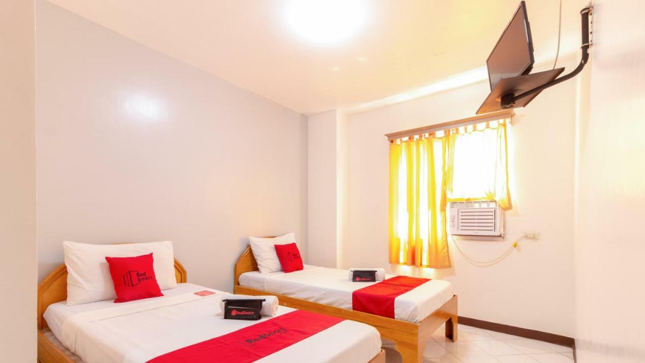 Reddoorz @ Paterno Street Tacloban Hotell Exteriör bild
