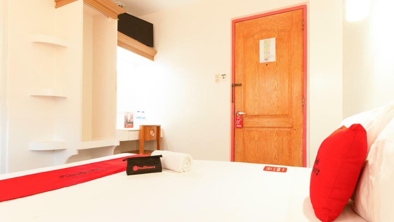 Reddoorz @ Paterno Street Tacloban Hotell Exteriör bild