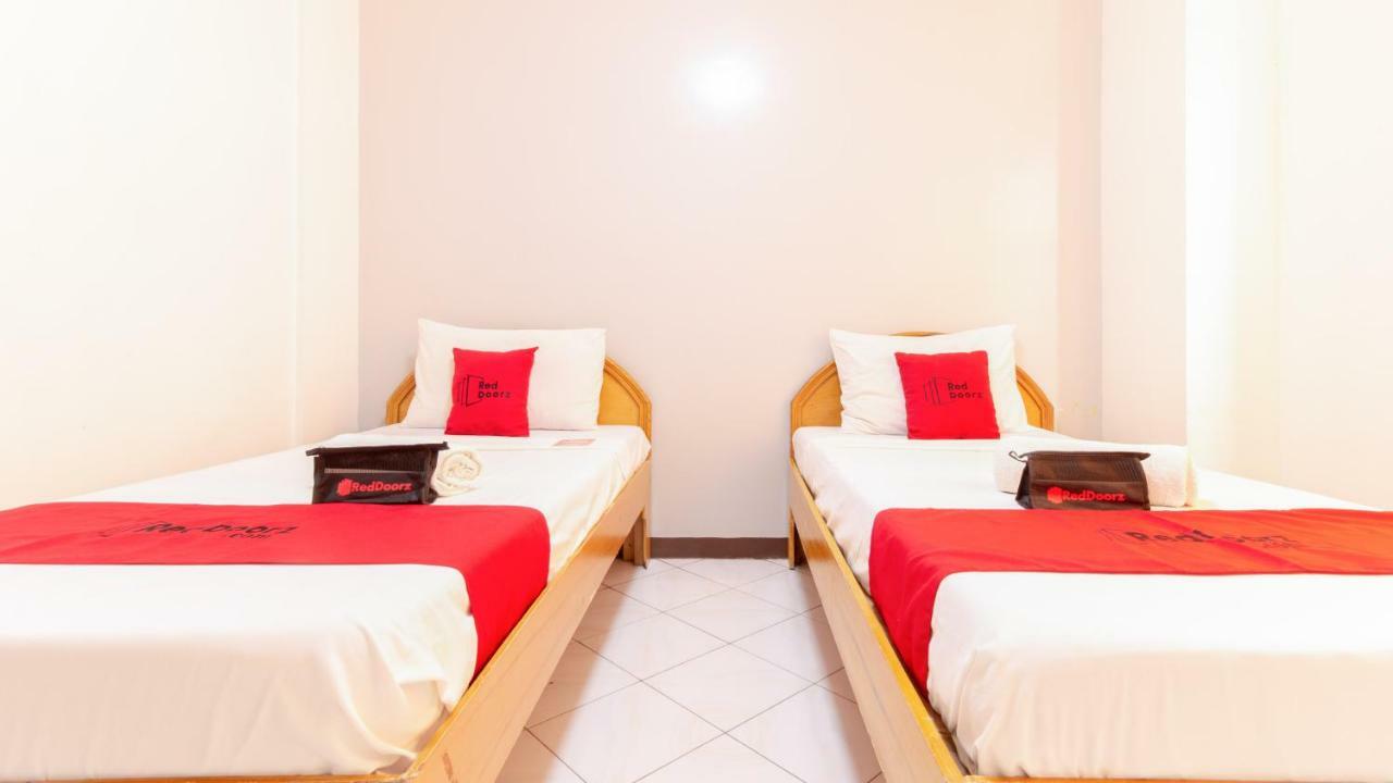 Reddoorz @ Paterno Street Tacloban Hotell Exteriör bild