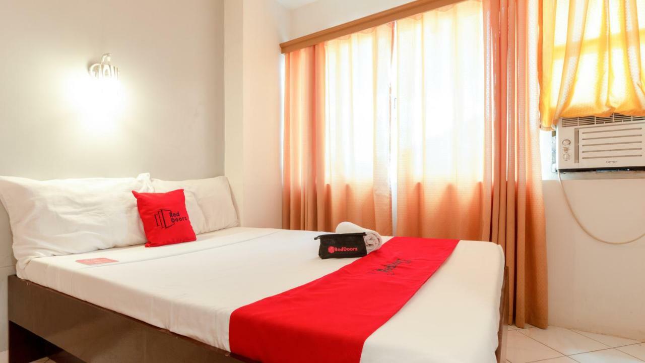 Reddoorz @ Paterno Street Tacloban Hotell Exteriör bild