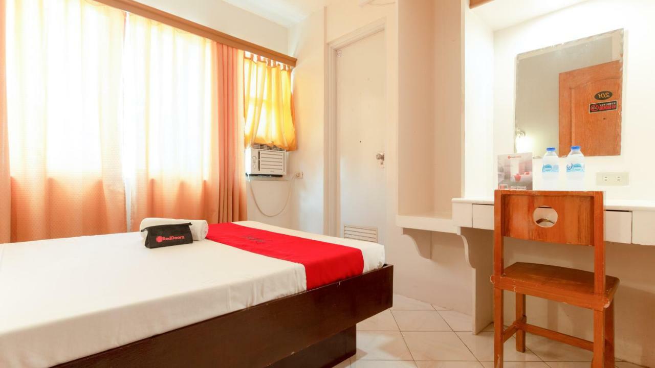 Reddoorz @ Paterno Street Tacloban Hotell Exteriör bild
