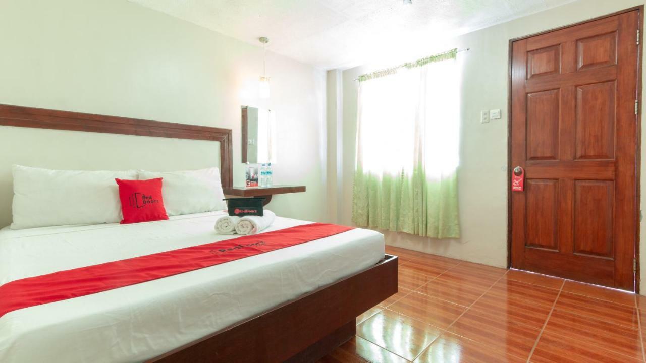 Reddoorz @ Paterno Street Tacloban Hotell Exteriör bild